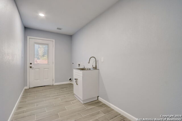 Image 31 of 43 For 406 Northvalley