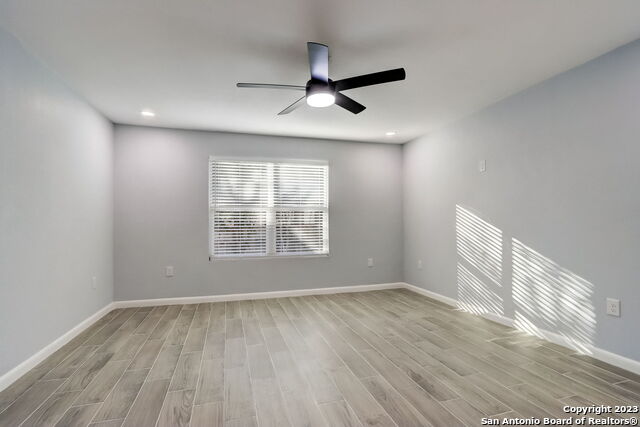 Image 32 of 43 For 406 Northvalley