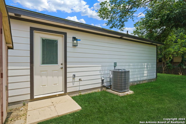 Image 34 of 43 For 406 Northvalley