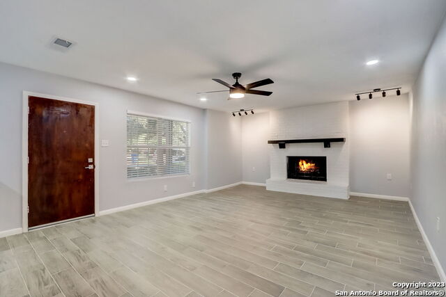 Image 7 of 43 For 406 Northvalley