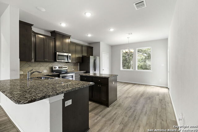 Listing photo id 9 for 446 Post Oak Street