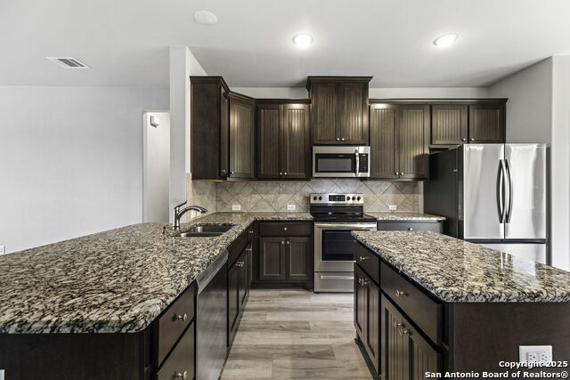 Listing photo id 10 for 446 Post Oak Street