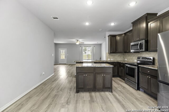 Listing photo id 11 for 446 Post Oak Street