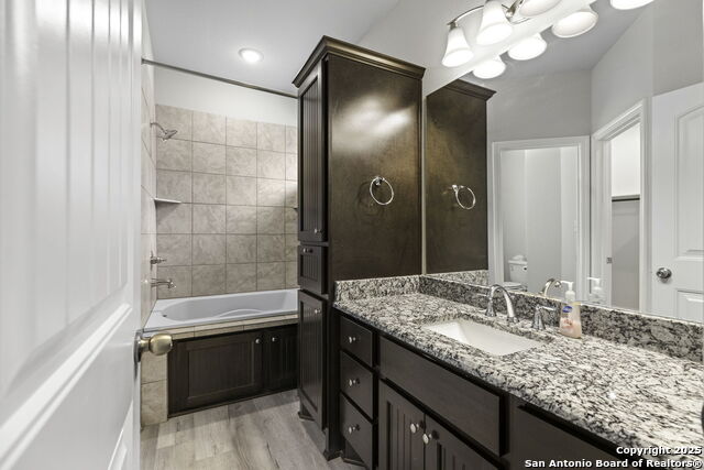 Listing photo id 15 for 446 Post Oak Street