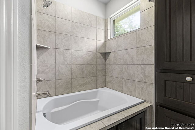 Listing photo id 16 for 446 Post Oak Street