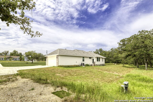 Listing photo id 26 for 446 Post Oak Street