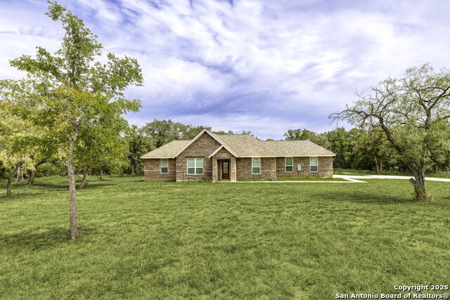 Listing photo id 1 for 446 Post Oak Street