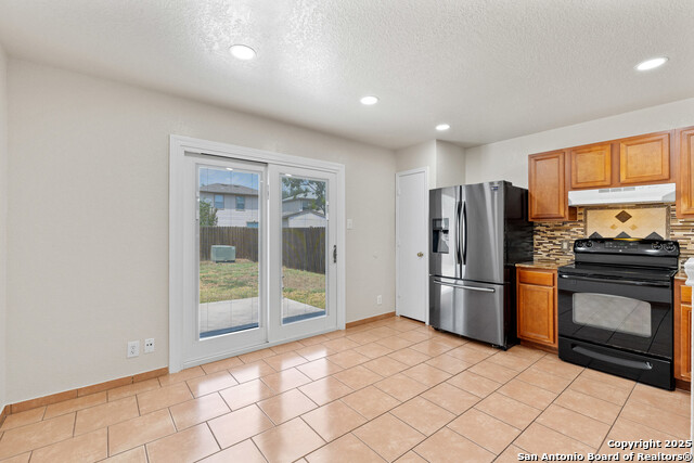 Listing photo id 9 for 6627 Arbor Farm