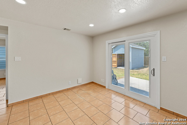 Listing photo id 12 for 6627 Arbor Farm