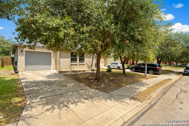 Listing photo id 0 for 6627 Arbor Farm