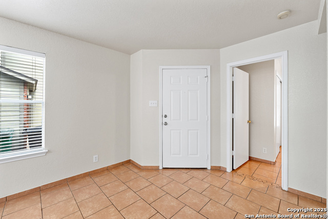 Listing photo id 3 for 6627 Arbor Farm