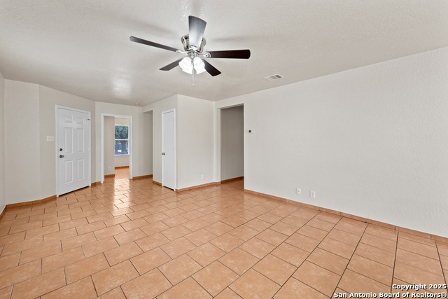 Listing photo id 4 for 6627 Arbor Farm