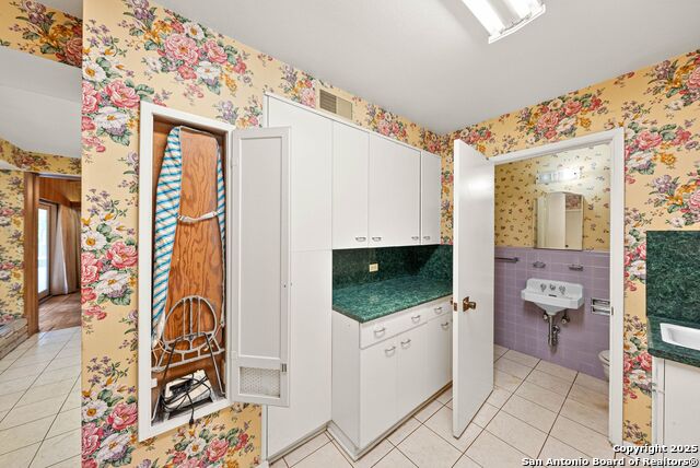 Image 16 of 51 For 1325 Wiltshire Ave