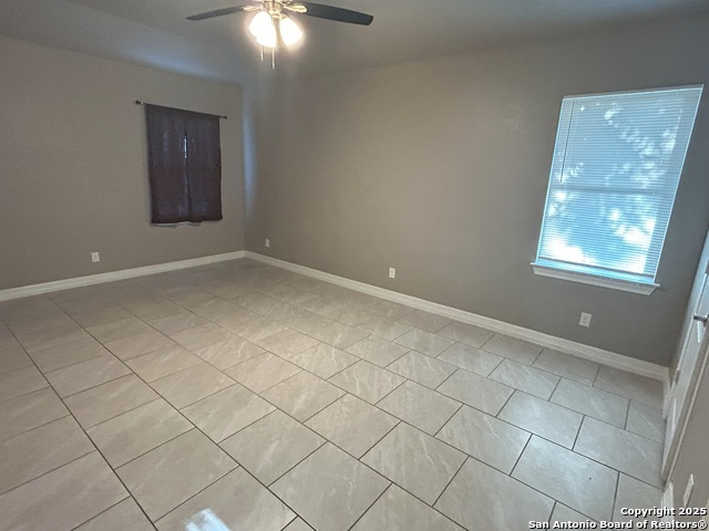 Image 11 of 21 For 711 Erline  