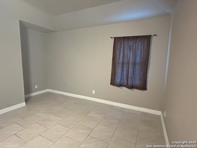 Image 12 of 21 For 711 Erline  