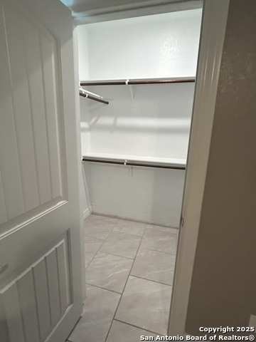 Image 14 of 21 For 711 Erline  