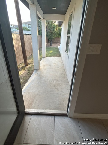Image 19 of 21 For 711 Erline  