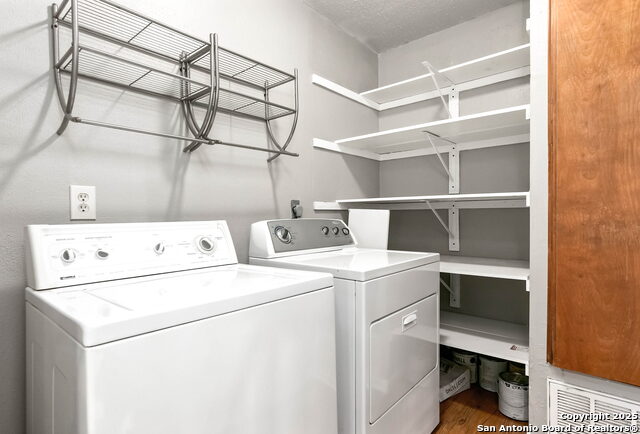 Image 10 of 19 For 12610 Uhr  310