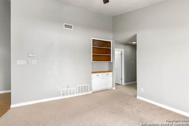 Image 11 of 19 For 12610 Uhr  310