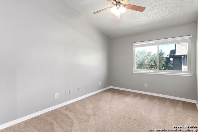 Image 12 of 19 For 12610 Uhr  310