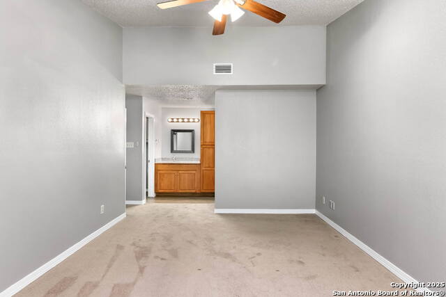 Image 15 of 19 For 12610 Uhr  310