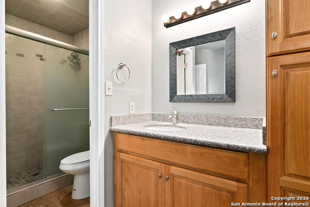 Image 16 of 19 For 12610 Uhr  310