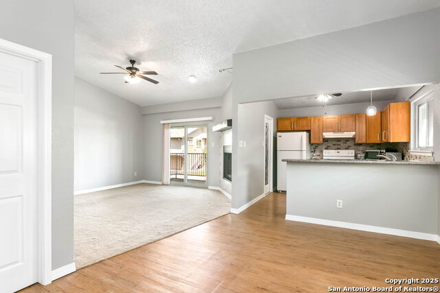 Image 2 of 19 For 12610 Uhr  310