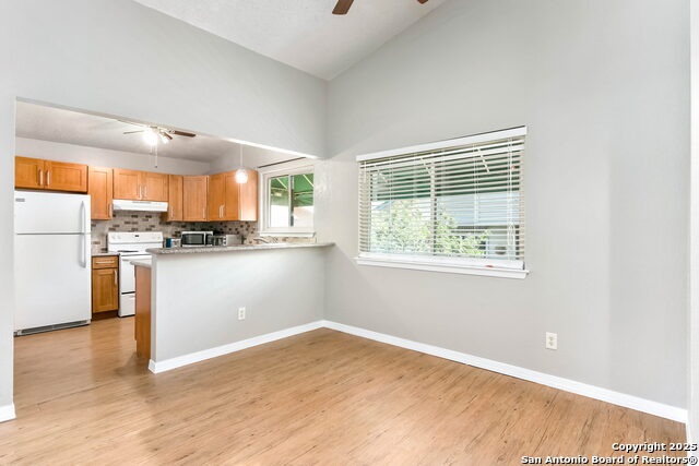 Image 6 of 19 For 12610 Uhr  310