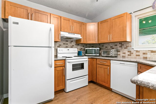 Image 8 of 19 For 12610 Uhr  310