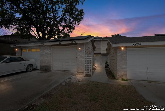 Image 3 of 26 For 5806 Rue Royale  5806