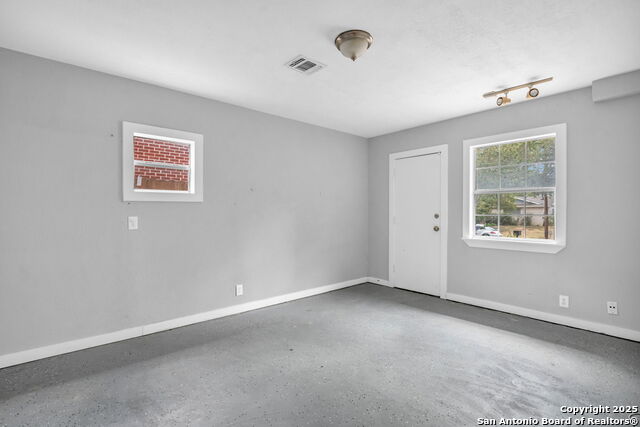 Listing photo id 25 for 8211 Berrycreek