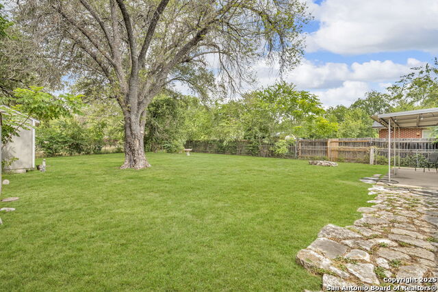 Listing photo id 31 for 8211 Berrycreek