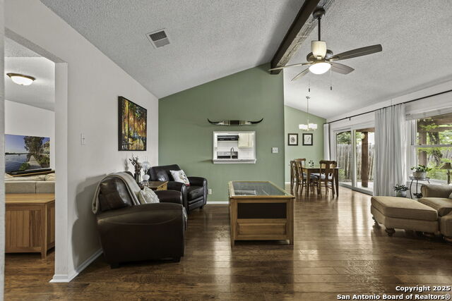 Listing photo id 10 for 5334 Walnut Vista