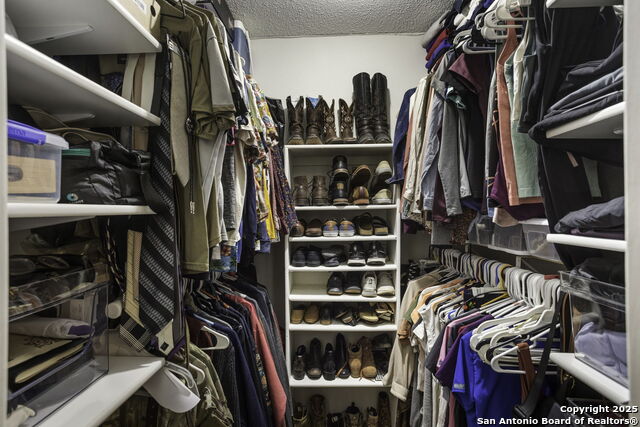 Listing photo id 15 for 5334 Walnut Vista