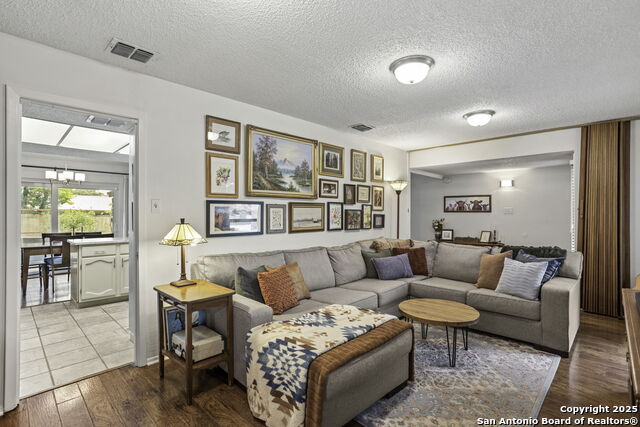 Listing photo id 2 for 5334 Walnut Vista