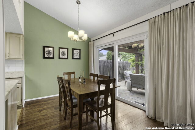 Listing photo id 7 for 5334 Walnut Vista