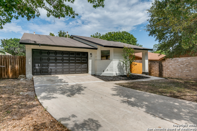 Listing photo id 1 for 13246 Larkwalk