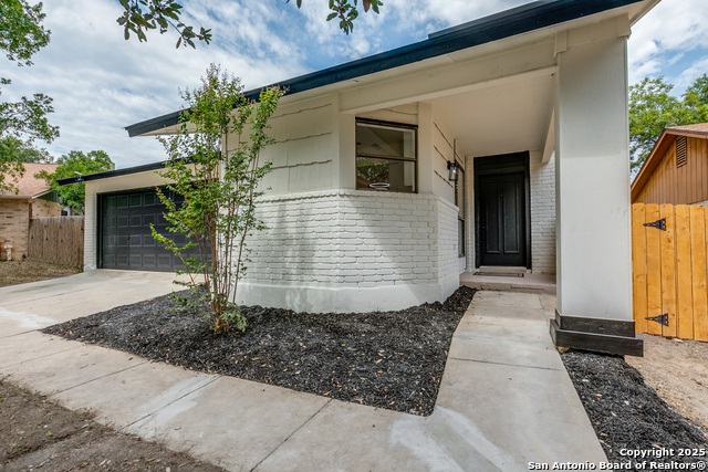 Listing photo id 2 for 13246 Larkwalk