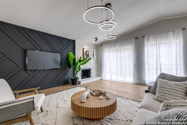 Listing photo id 3 for 13246 Larkwalk