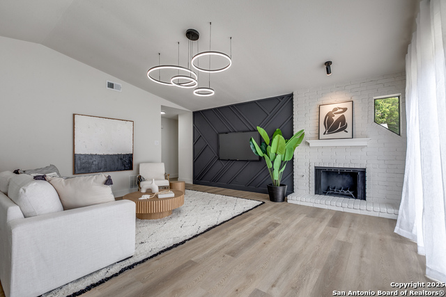 Listing photo id 7 for 13246 Larkwalk