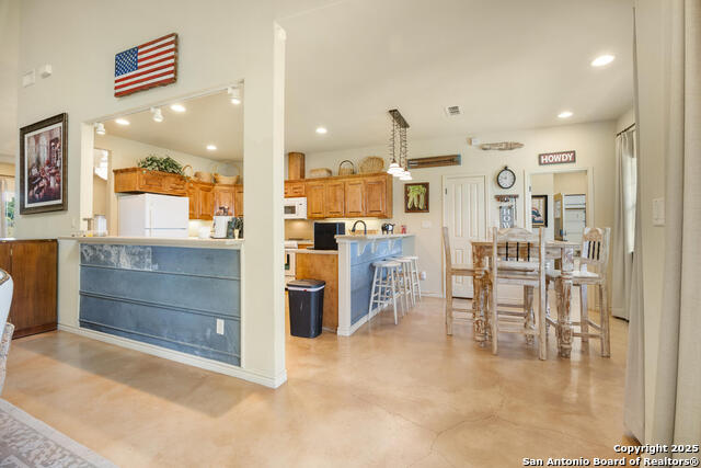 Image 7 of 31 For 192 Indian Oaks