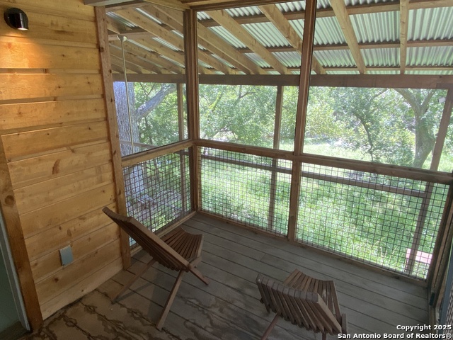 Listing photo id 9 for 412 Lebouf Rd