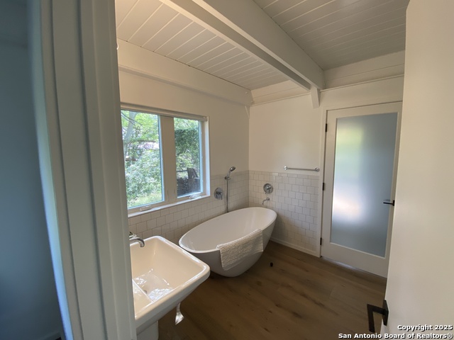 Listing photo id 15 for 412 Lebouf Rd