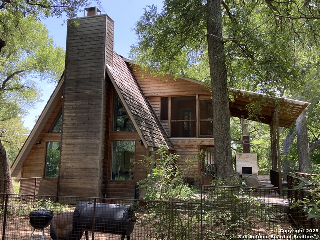 Listing photo id 17 for 412 Lebouf Rd