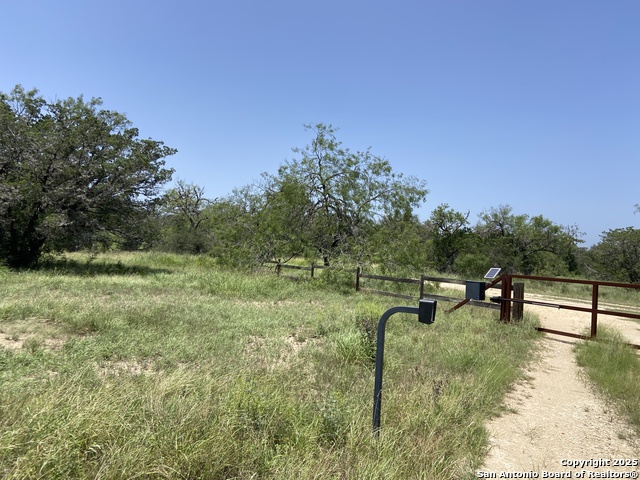 Listing photo id 19 for 412 Lebouf Rd