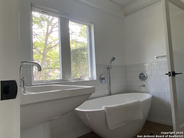 Listing photo id 6 for 412 Lebouf Rd