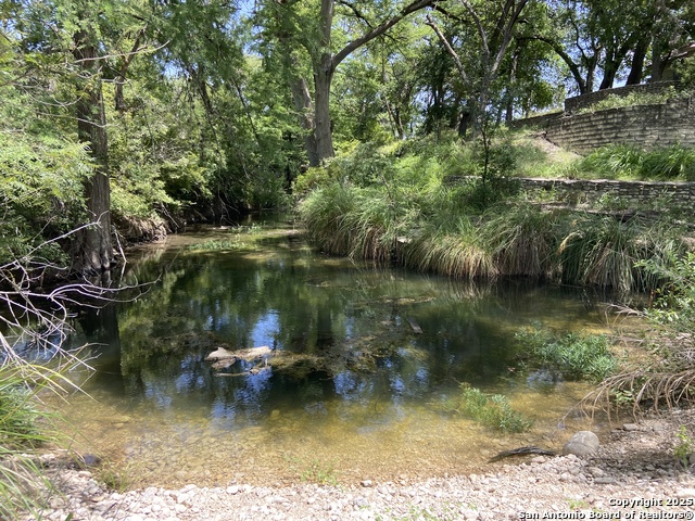 Listing photo id 7 for 412 Lebouf Rd