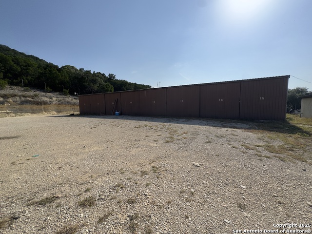 Listing photo id 11 for 3124 Fm 2673