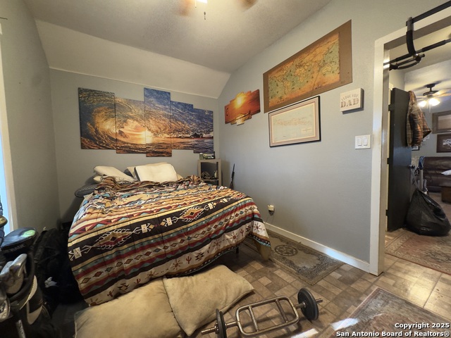 Listing photo id 25 for 3124 Fm 2673