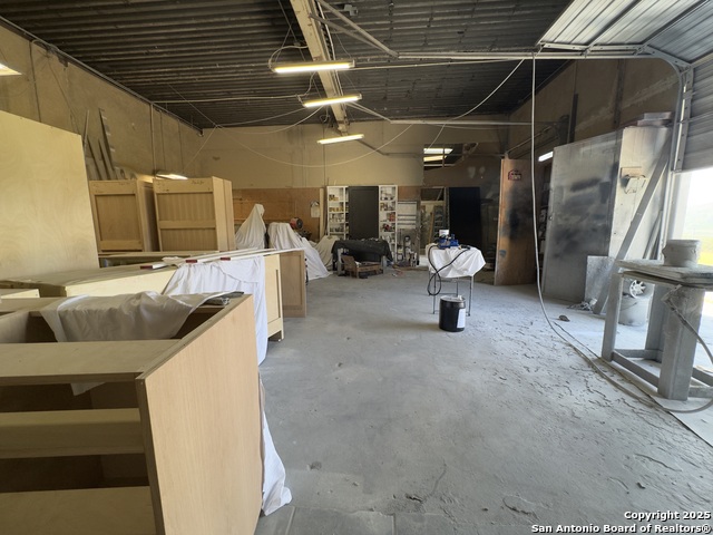 Listing photo id 4 for 3124 Fm 2673